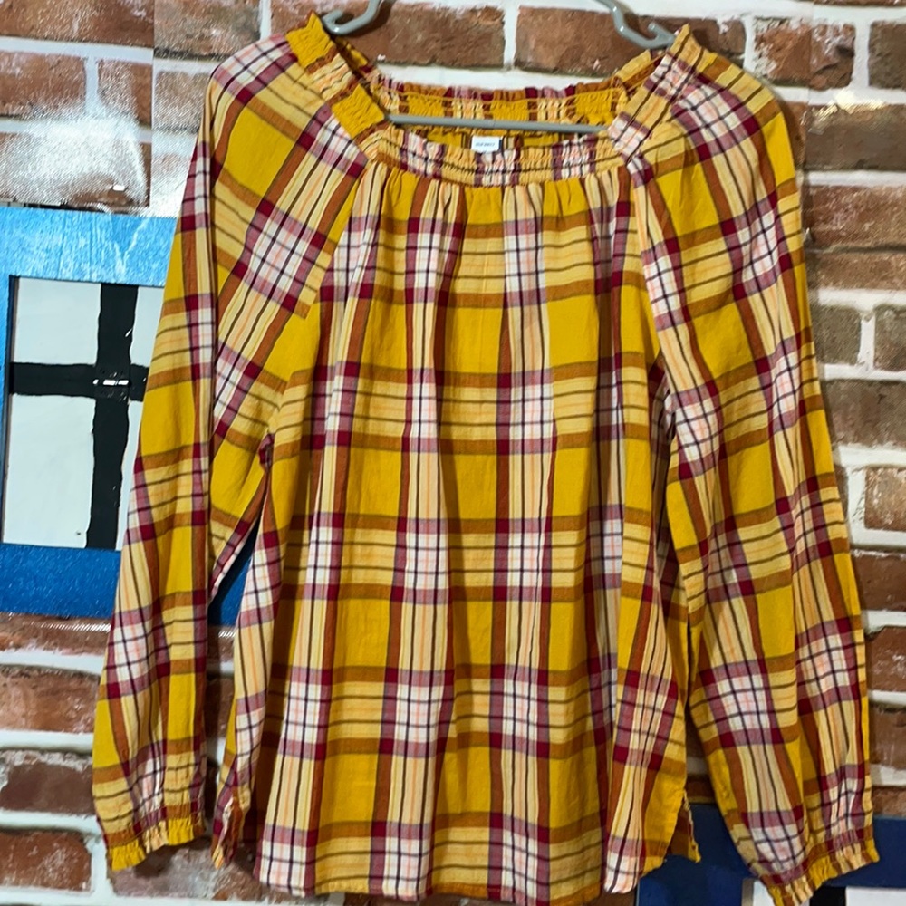 Women’s blouse size M